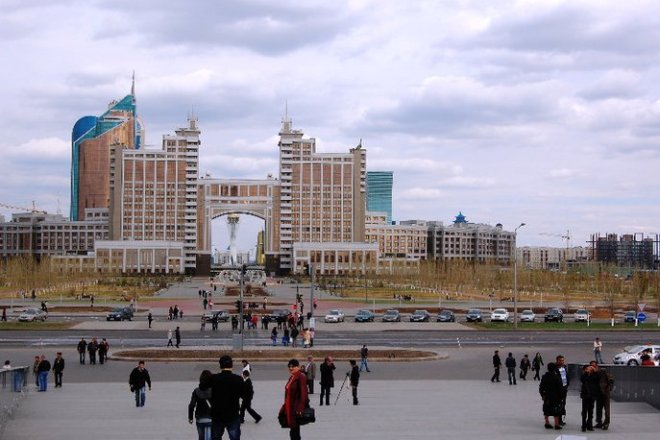 Астана жители. Астана глазами туриста. Астана население. Старая и новая часть Астаны фото.